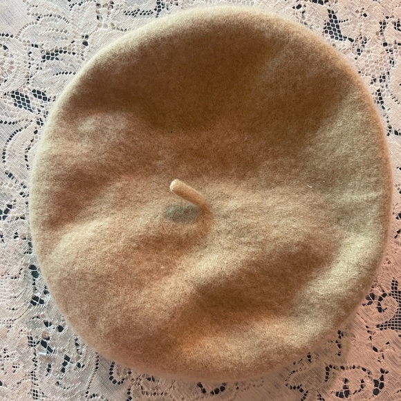 Women’s French Beret  - 100% Wool - Picture 3 of 4